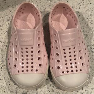 Natives Toddler girl pink pearl size 7
